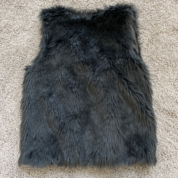 Faux fur vest - Picture 2 of 2